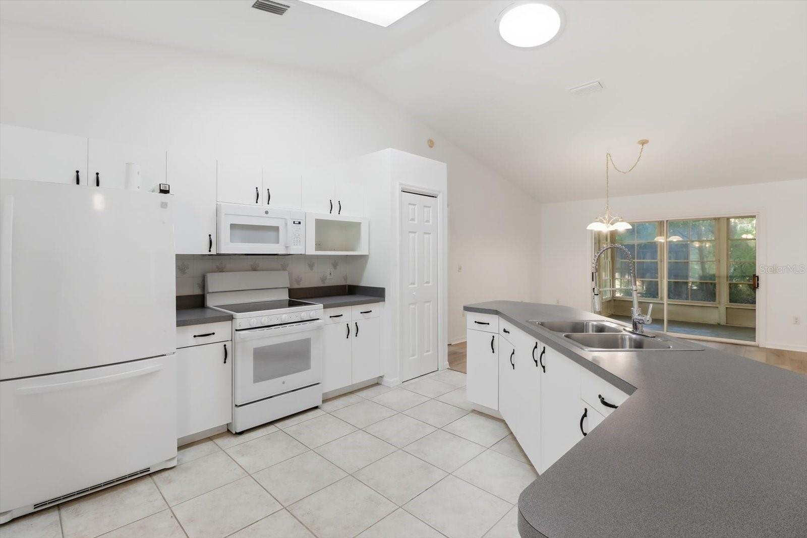 SILVER OAKS - Residential