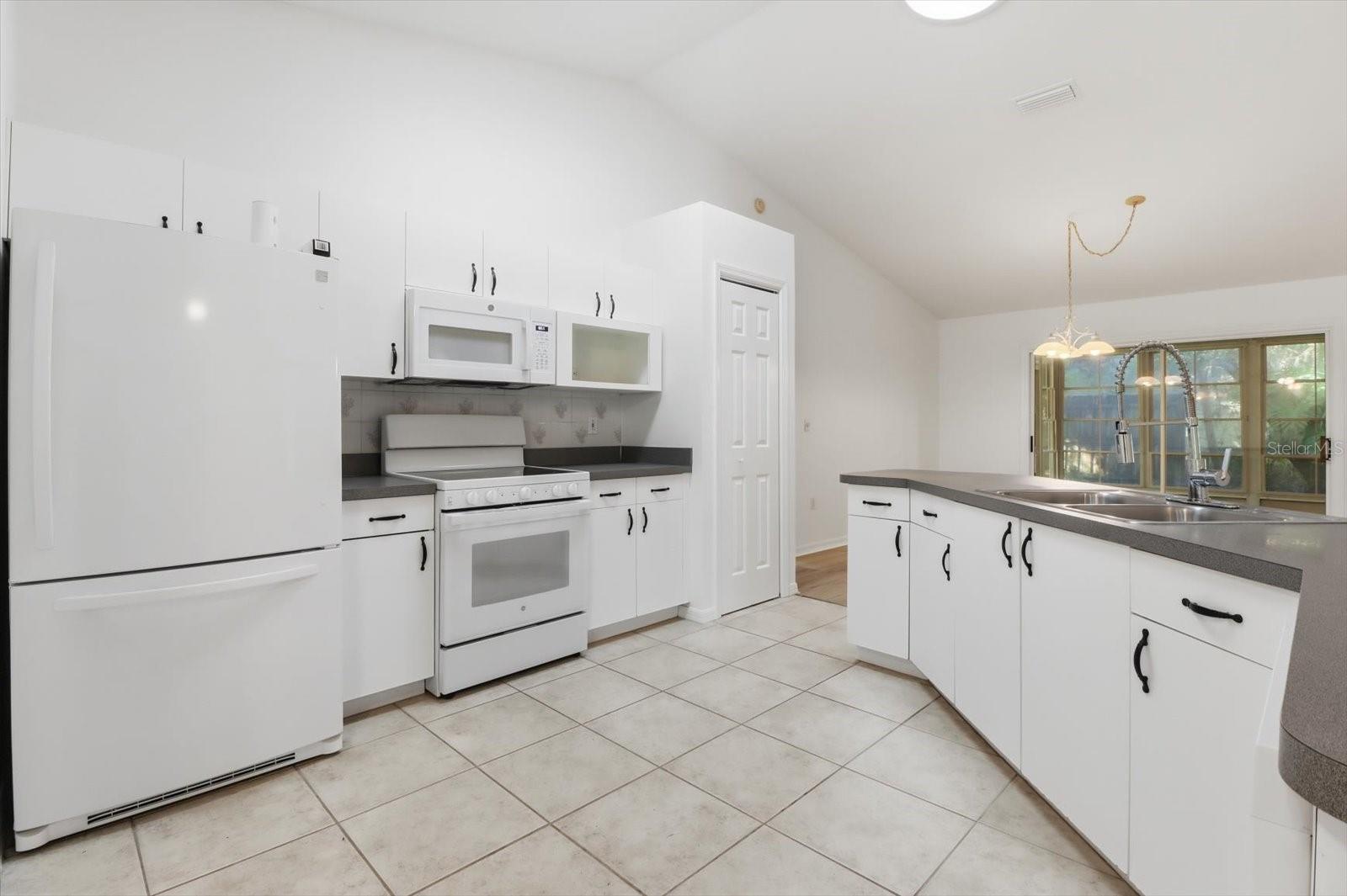 SILVER OAKS - Residential