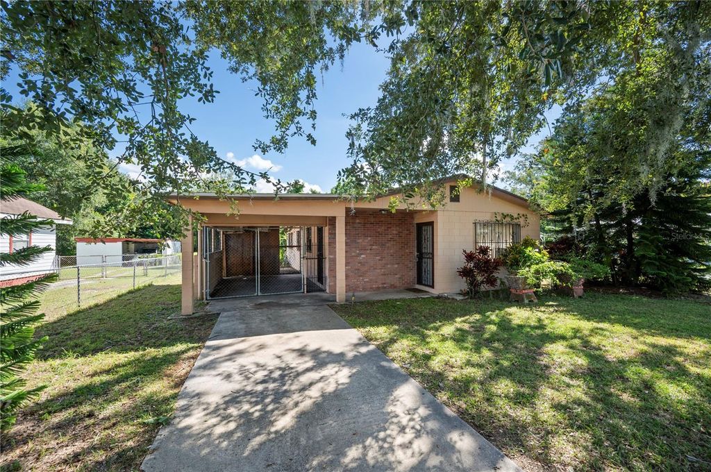 Photo of 1423 N Webster Avenue, Lakeland, FL 33805 (MLS # P4936705)