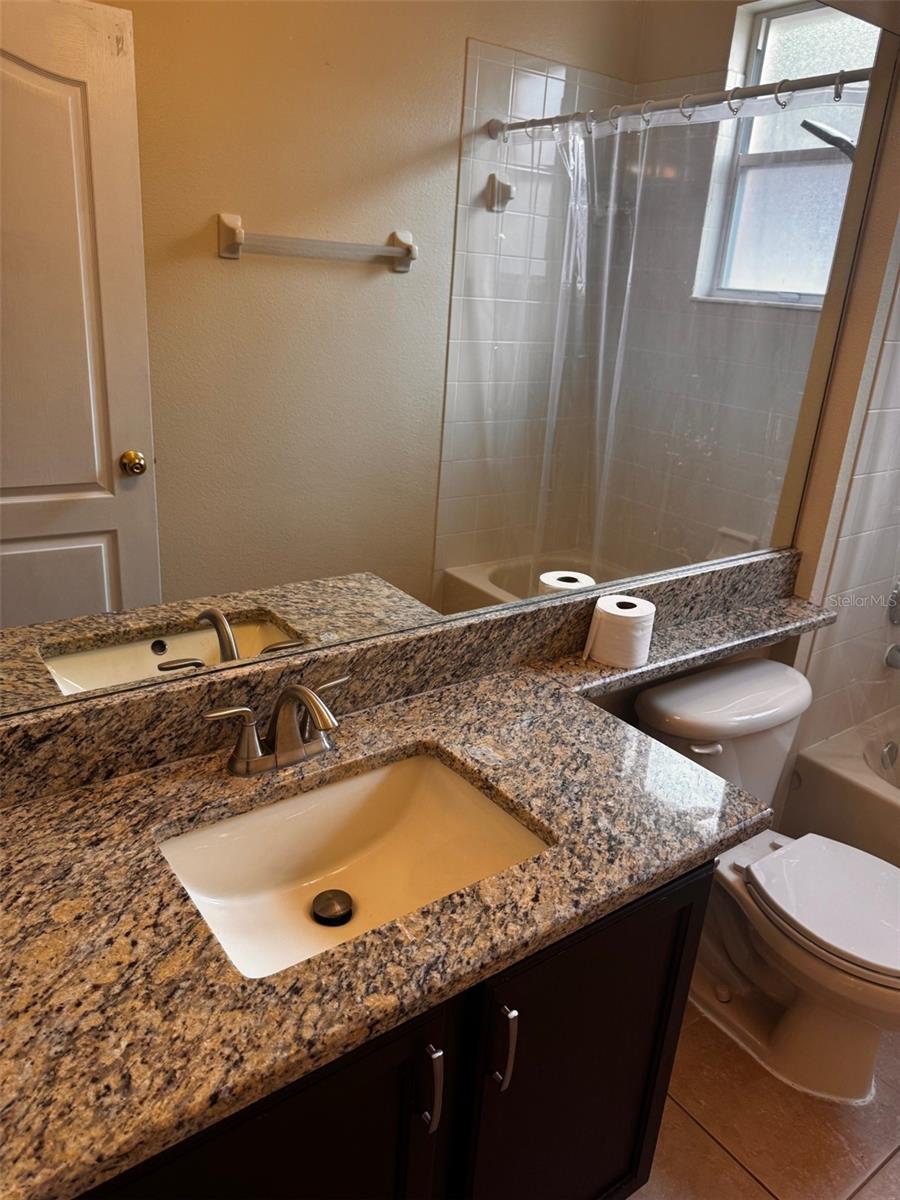 HIDDEN OAKS PLACE - Residential Lease