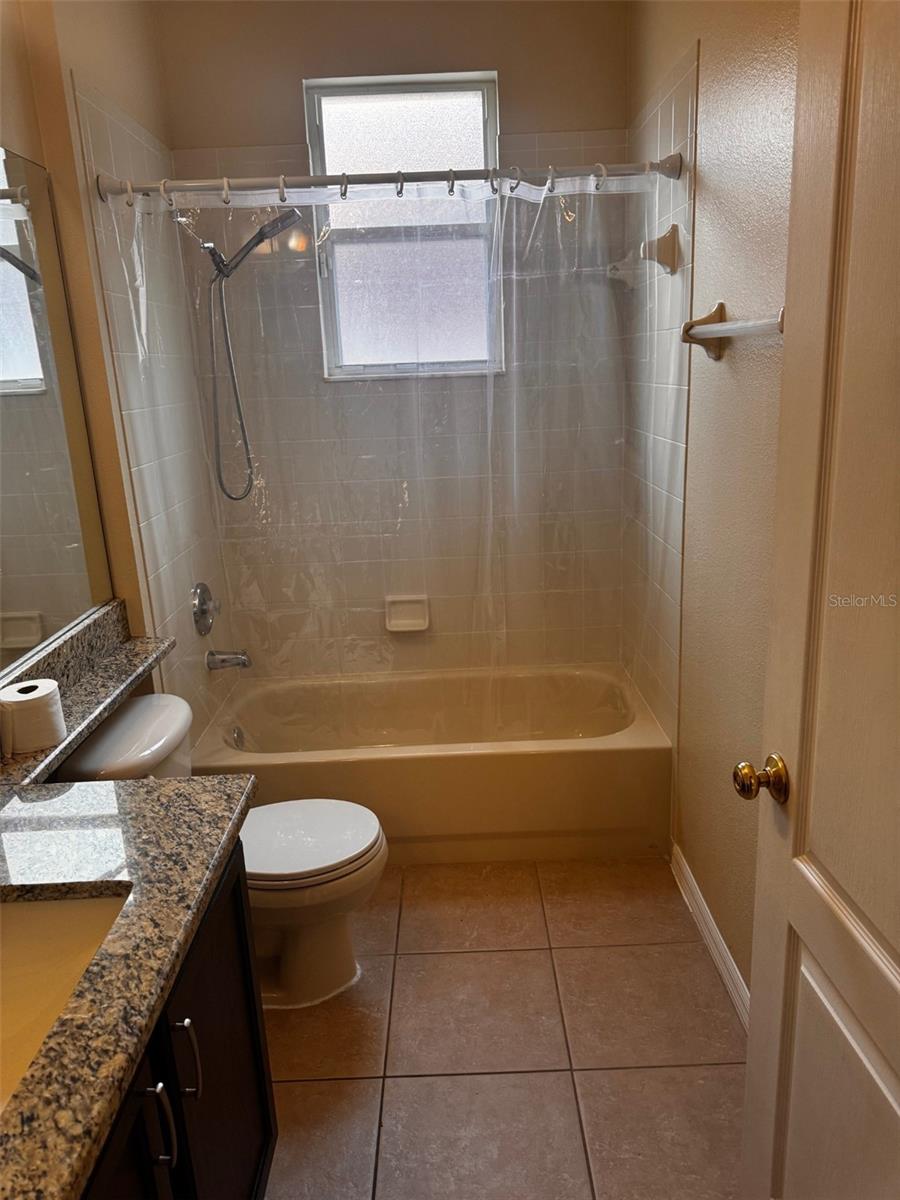 HIDDEN OAKS PLACE - Residential Lease