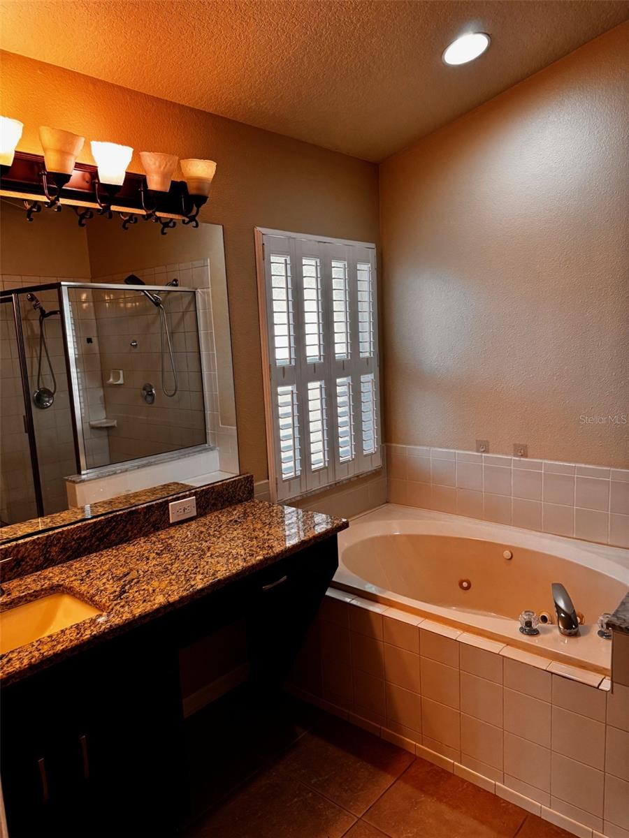 HIDDEN OAKS PLACE - Residential Lease