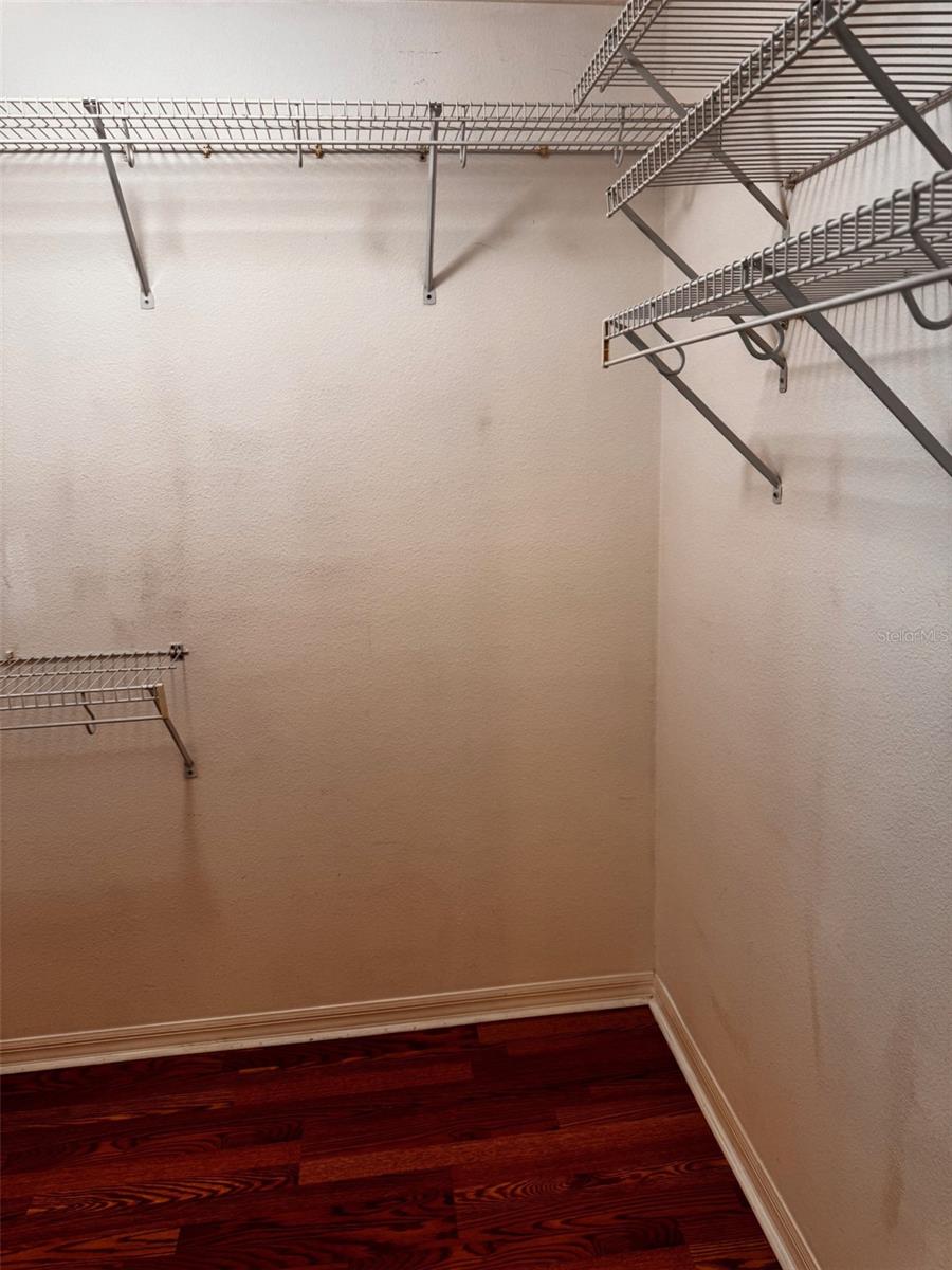 HIDDEN OAKS PLACE - Residential Lease