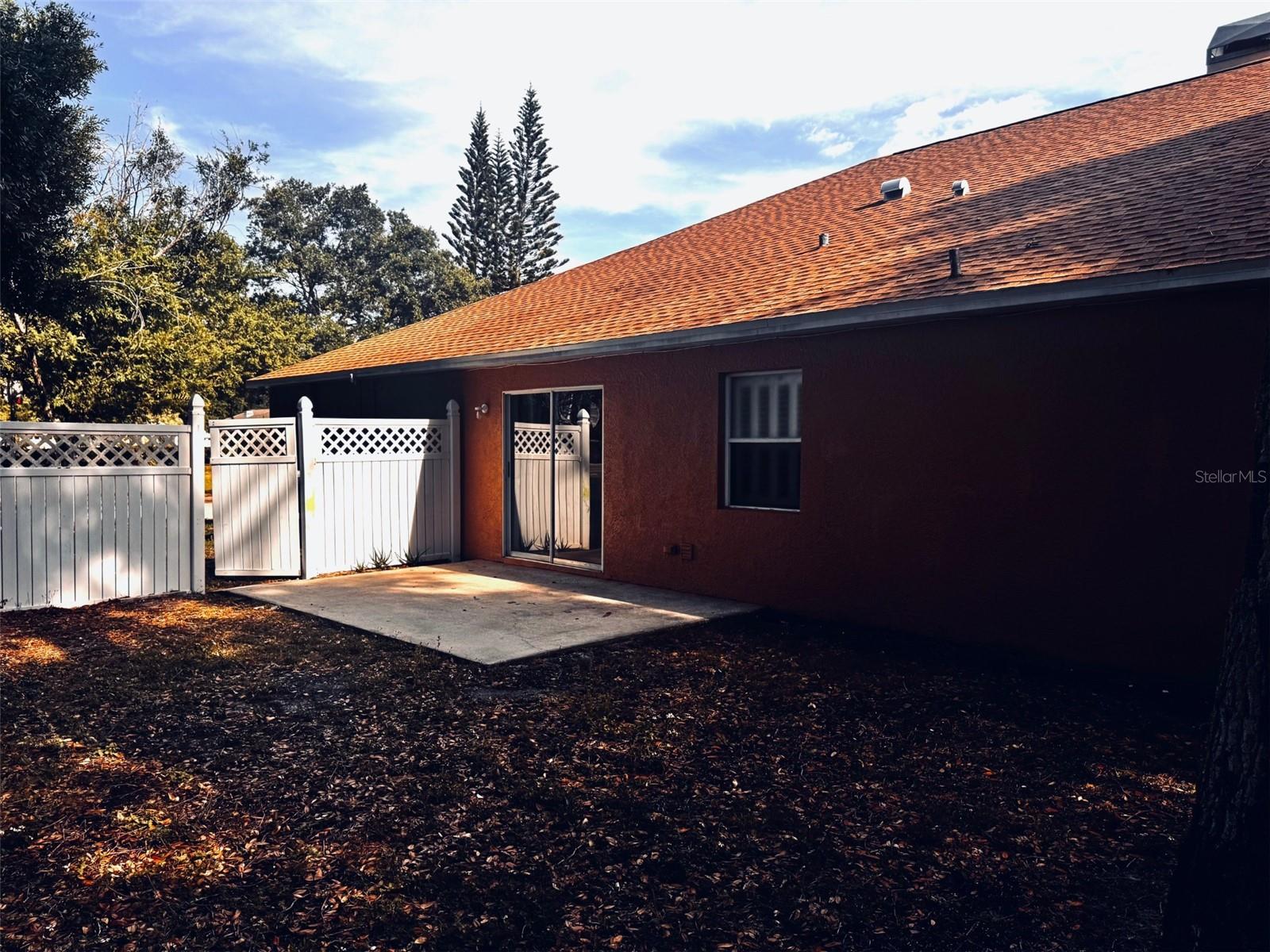 HIDDEN OAKS PLACE - Residential Lease