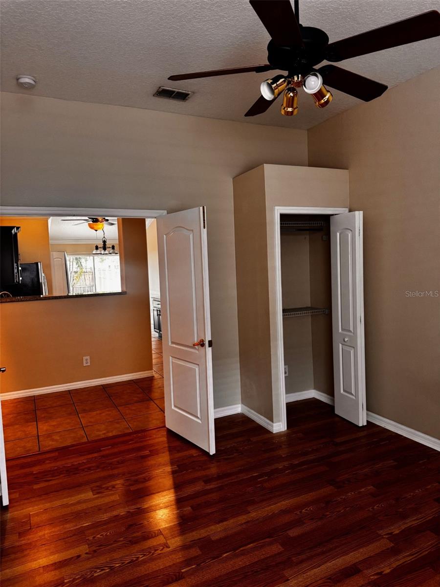 HIDDEN OAKS PLACE - Residential Lease