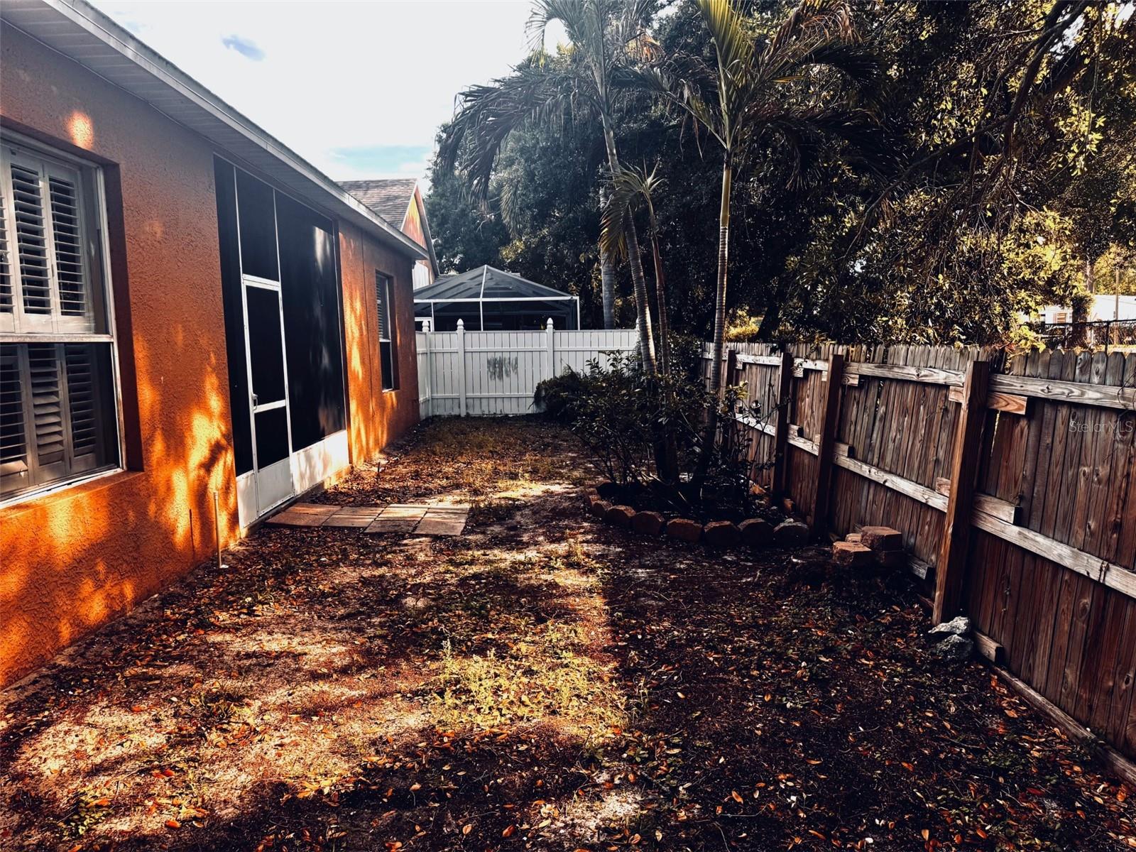 HIDDEN OAKS PLACE - Residential Lease