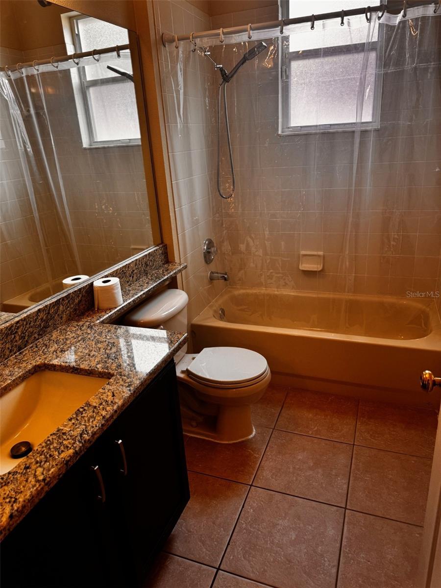 HIDDEN OAKS PLACE - Residential Lease