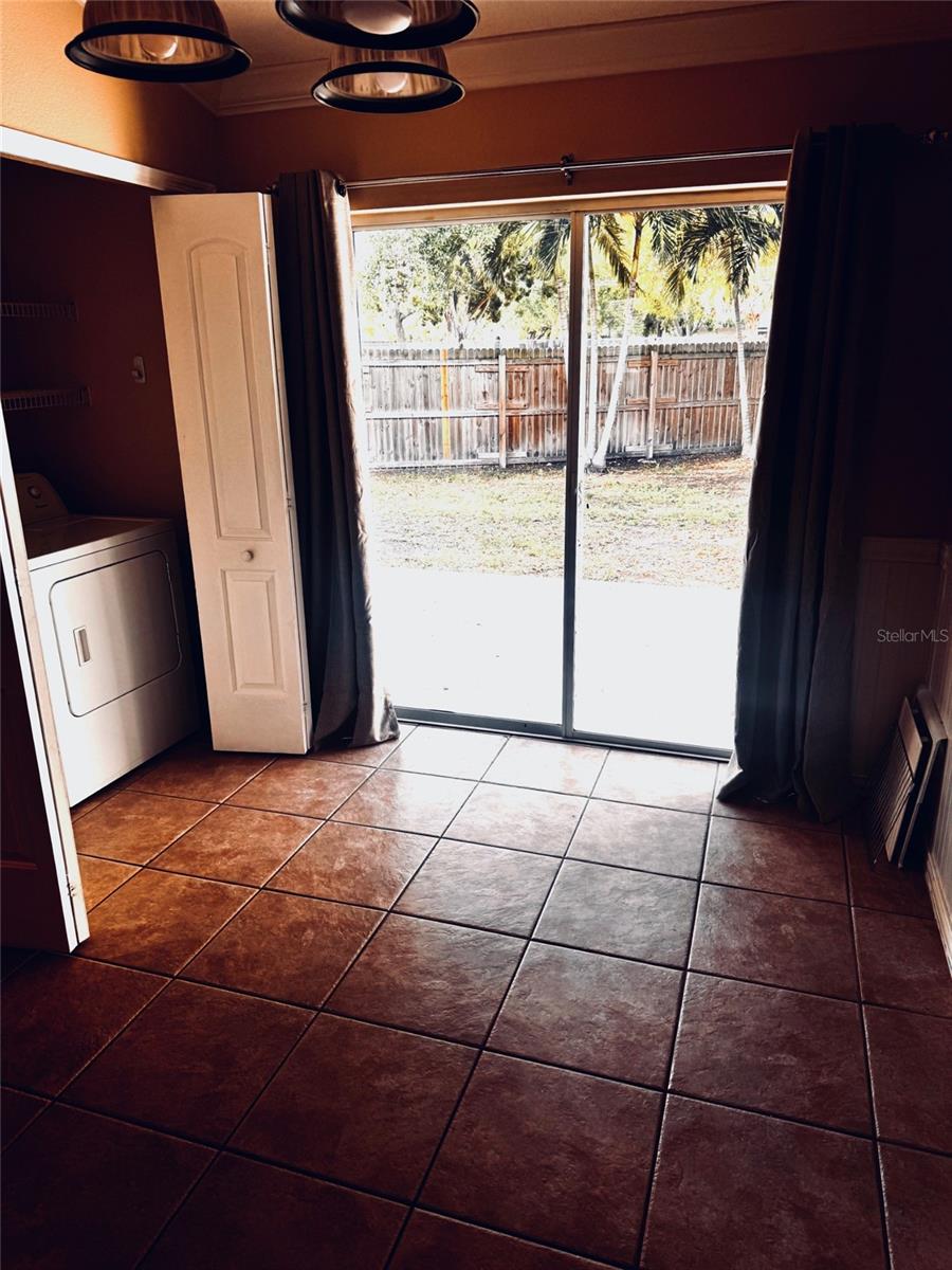 HIDDEN OAKS PLACE - Residential Lease