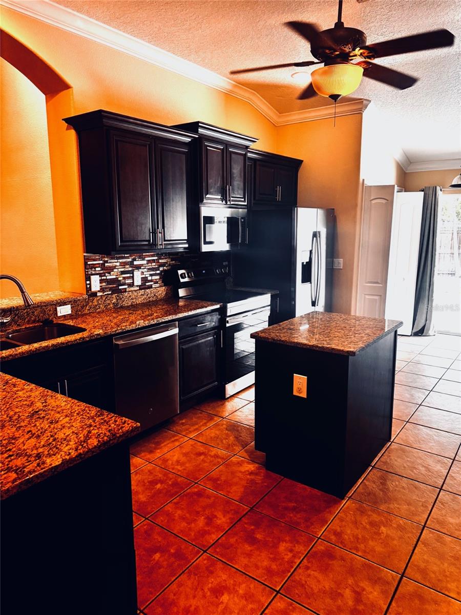 HIDDEN OAKS PLACE - Residential Lease