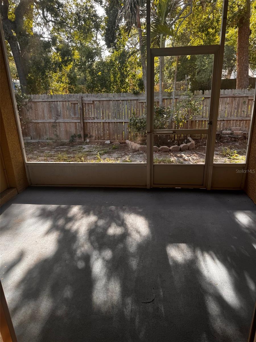 HIDDEN OAKS PLACE - Residential Lease