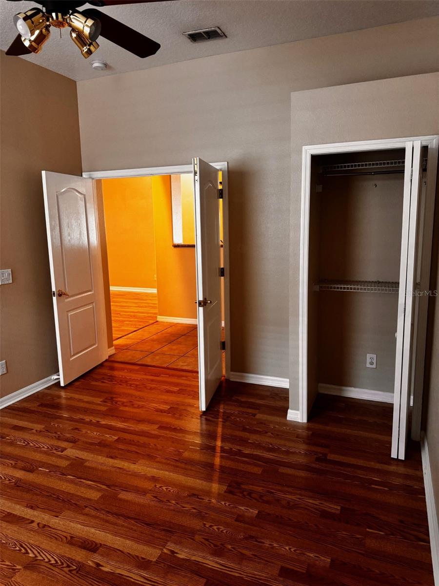 HIDDEN OAKS PLACE - Residential Lease