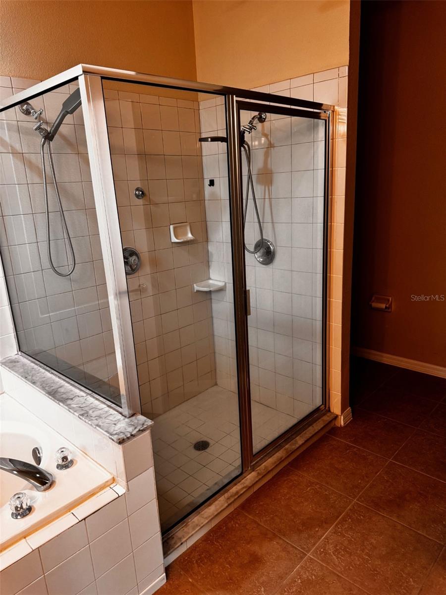 HIDDEN OAKS PLACE - Residential Lease