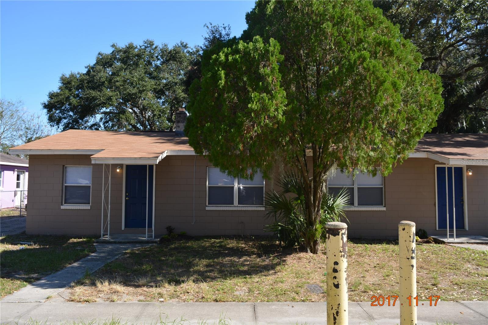 Welcome to your charming home in Leesburg FL!
This 2 bed 1 bath home offers tile flooring throughout making clean ups easy! From the first step inside you are greeted by the spacious kitchen/living room combo. The kitchen comes with a stove and refrigerator. Enjoy ceiling fans in every bedroom! Trees are abundant in the yard leaving you with tons of shady areas to enjoy the fresh air. This home is conveniently located off of Griffin road putting you in walking distance to downtown Leesburg, Carver Middle School, parks, and shops. Don't wait to schedule a tour today to see your new home!