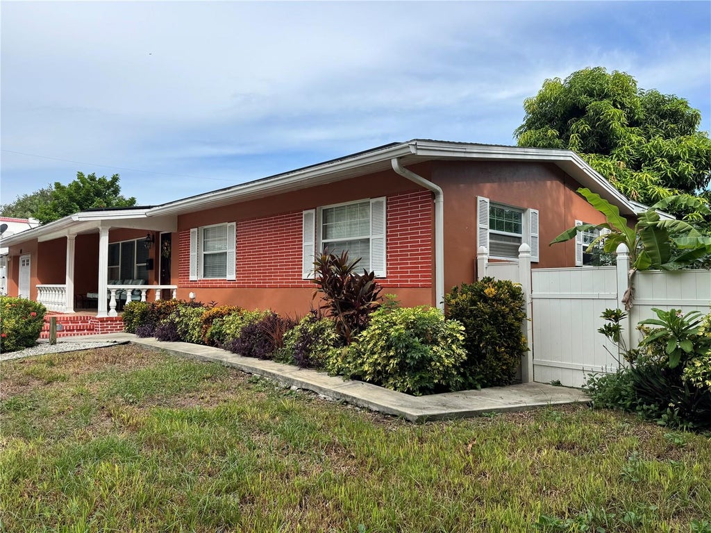 Photo of 401 46th Avenue S, St Petersburg, FL 33705 (MLS # TB8553502)