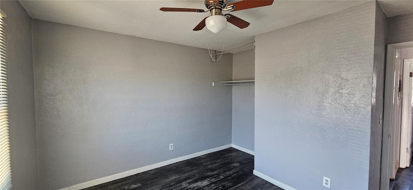 MAINLAND U R UNIT 01 - Residential Lease