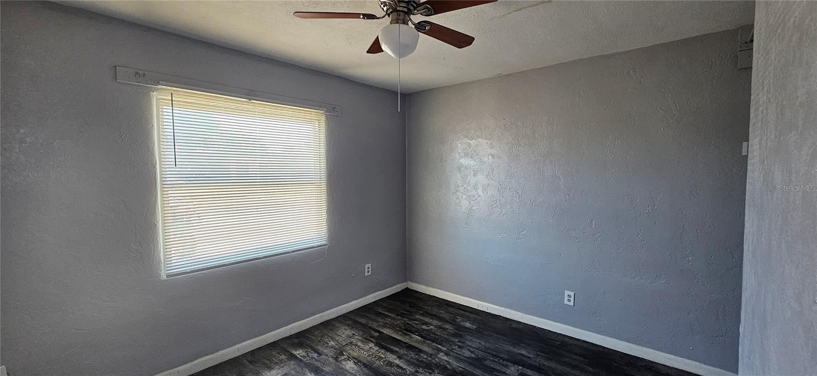 MAINLAND U R UNIT 01 - Residential Lease