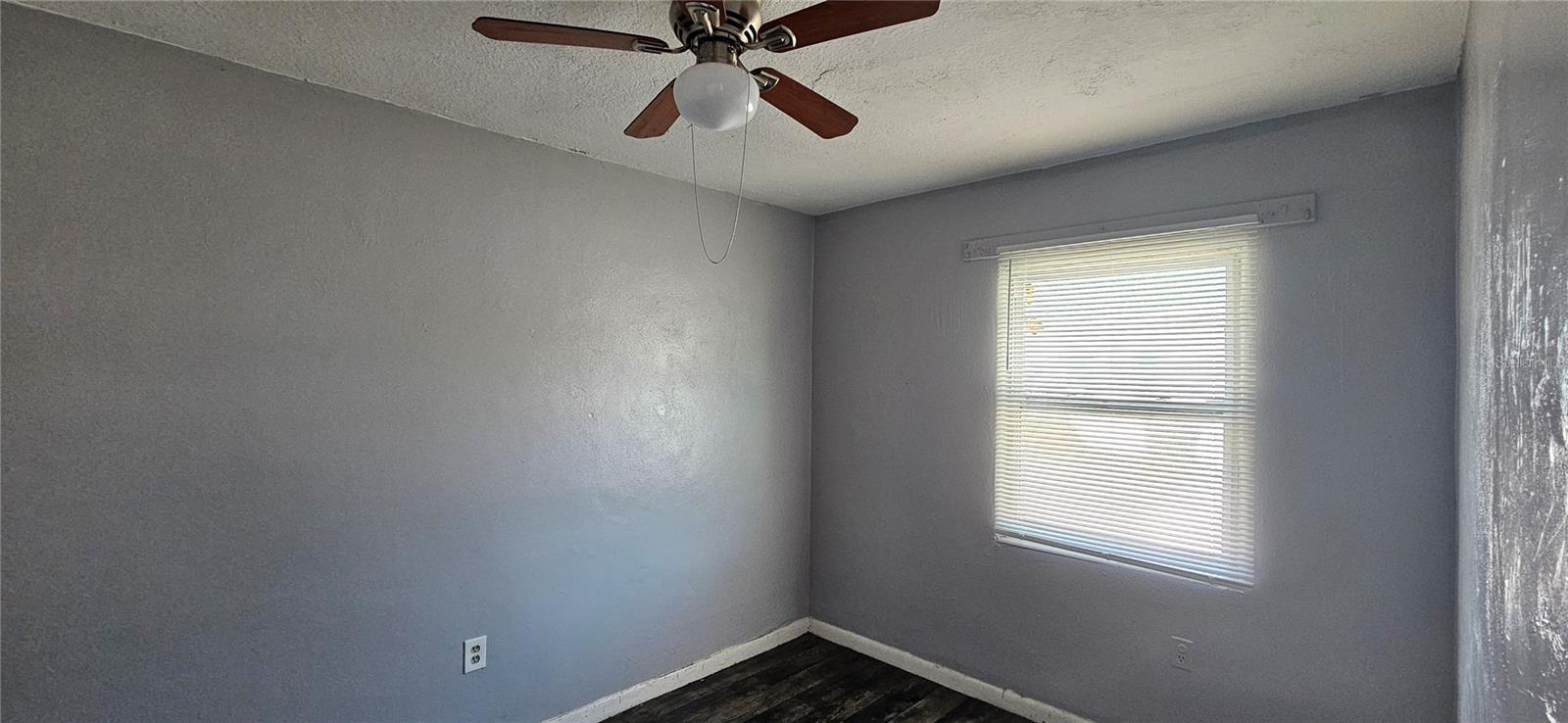 MAINLAND U R UNIT 01 - Residential Lease