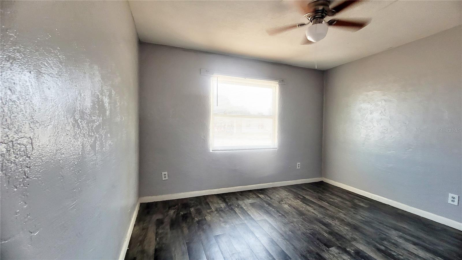 MAINLAND U R UNIT 01 - Residential Lease