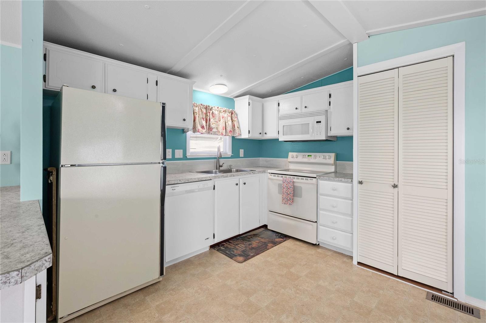 BETMAR ACRES - Residential