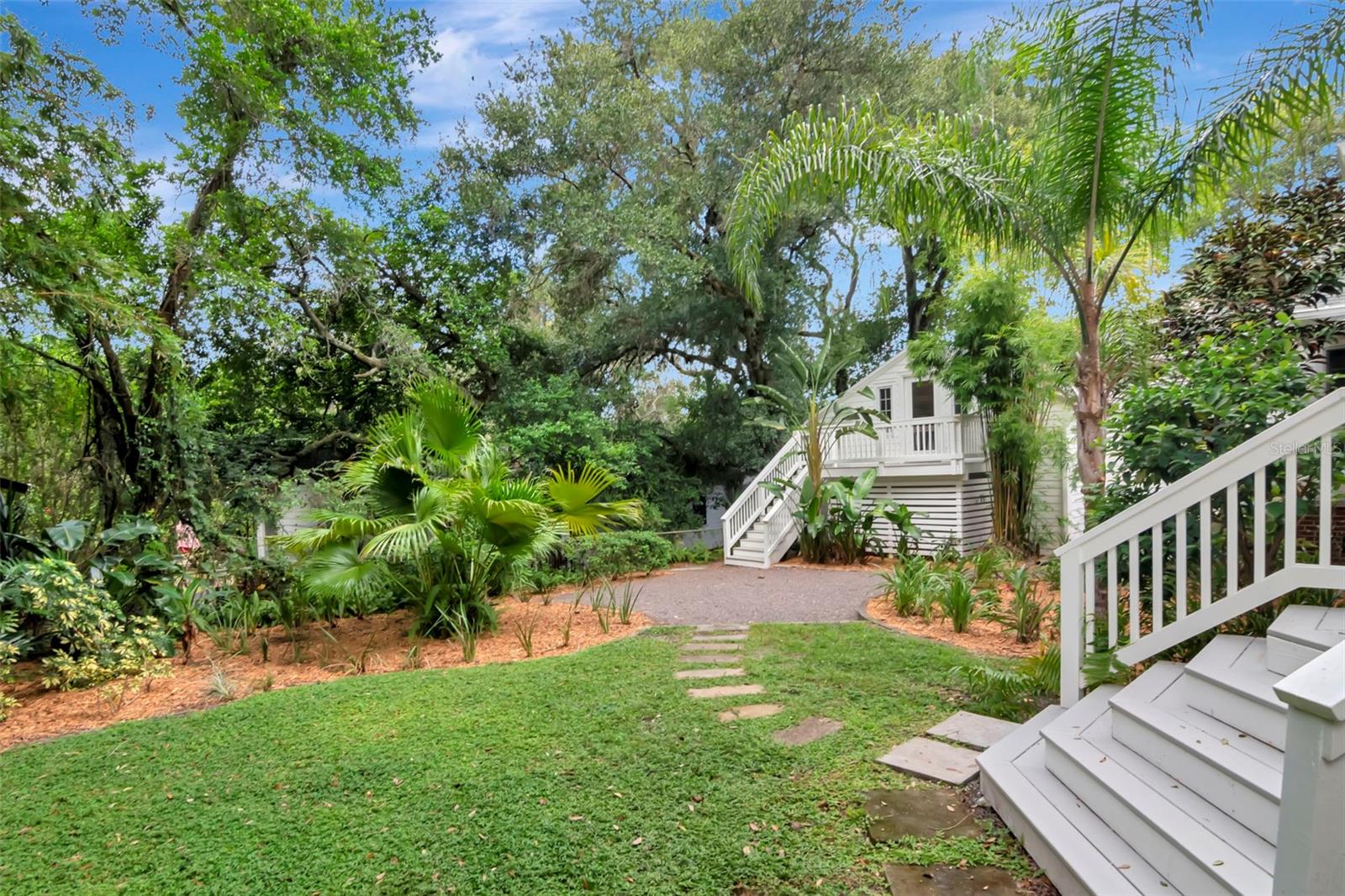 LAKEWOOD MANOR - Residential