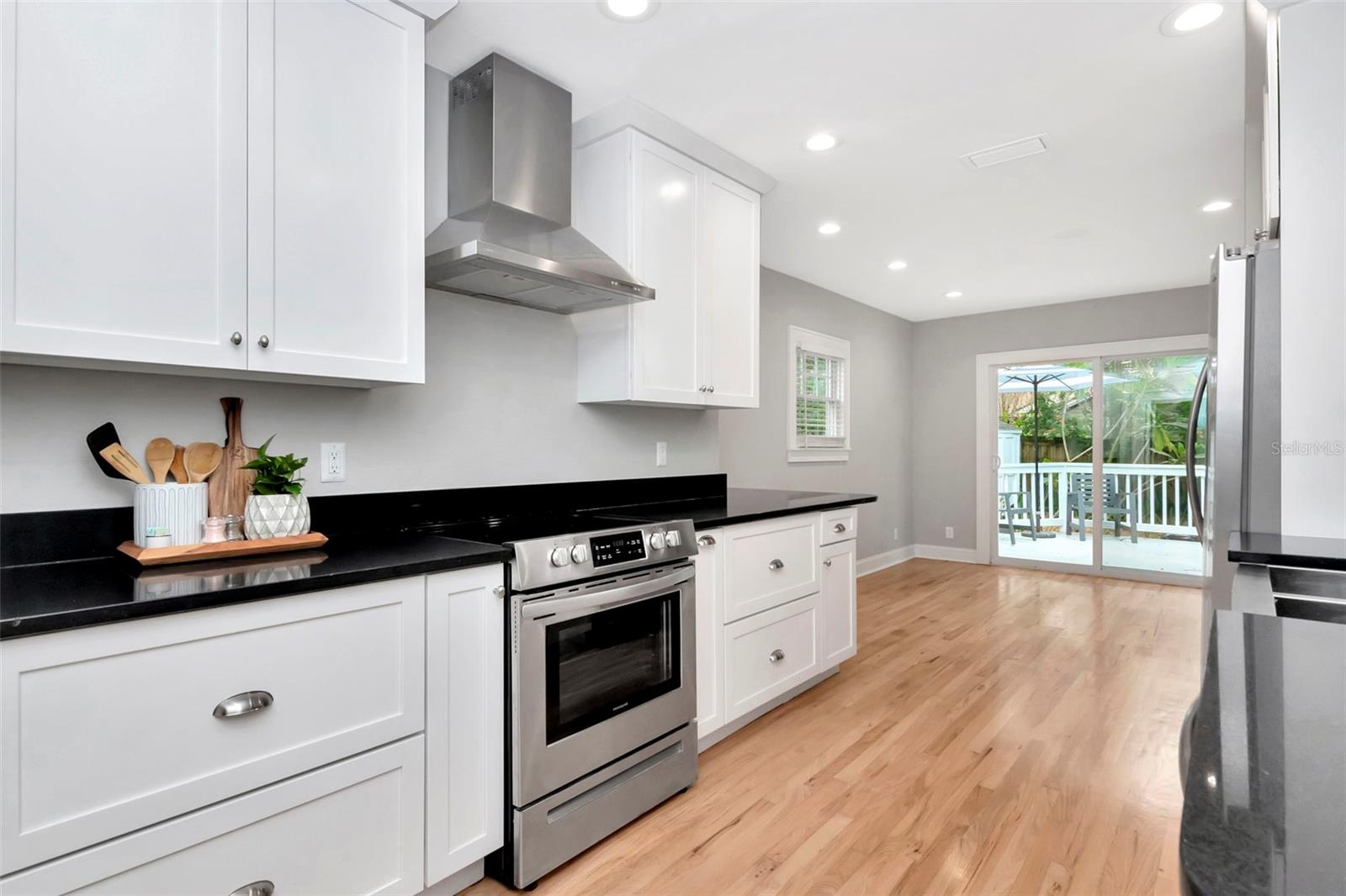 LAKEWOOD MANOR - Residential