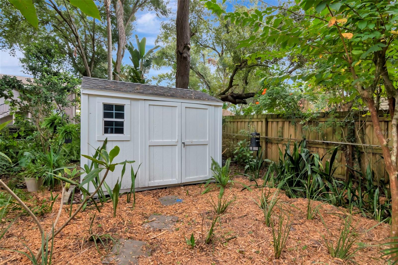 LAKEWOOD MANOR - Residential