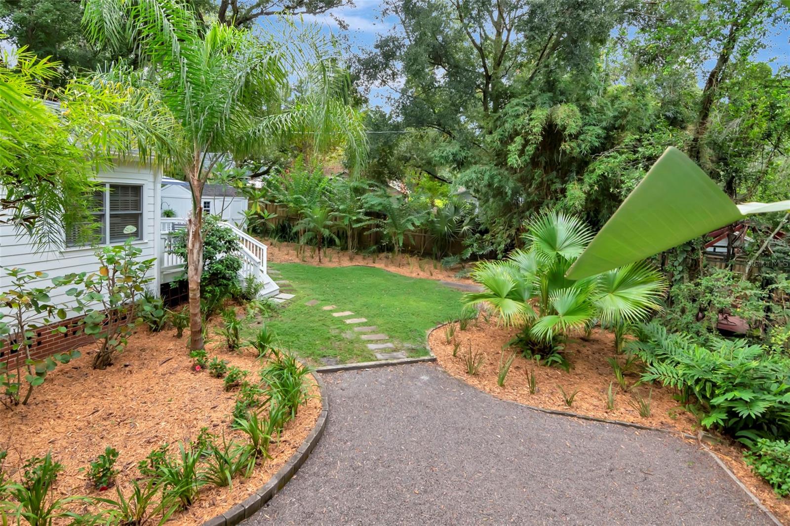 LAKEWOOD MANOR - Residential