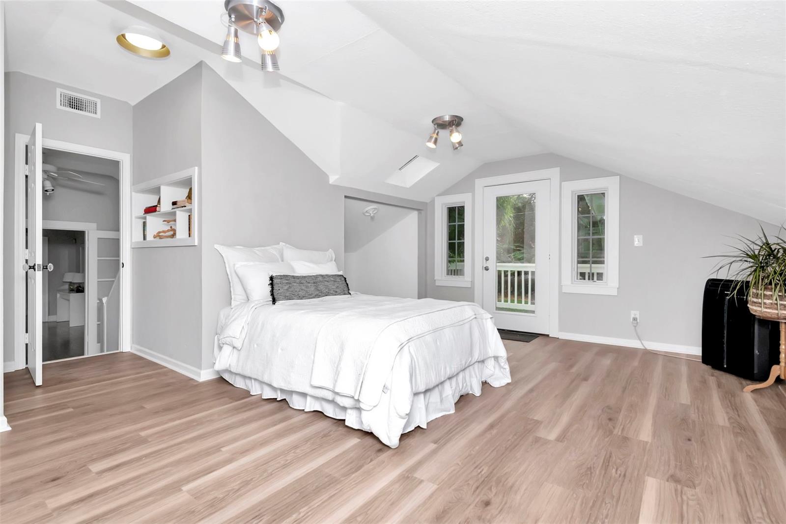 LAKEWOOD MANOR - Residential