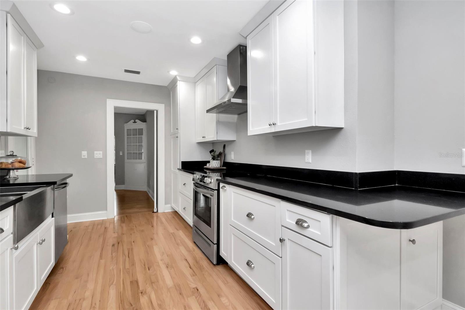 LAKEWOOD MANOR - Residential