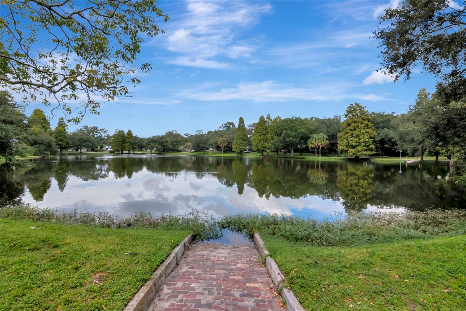 LAKEWOOD MANOR - Residential