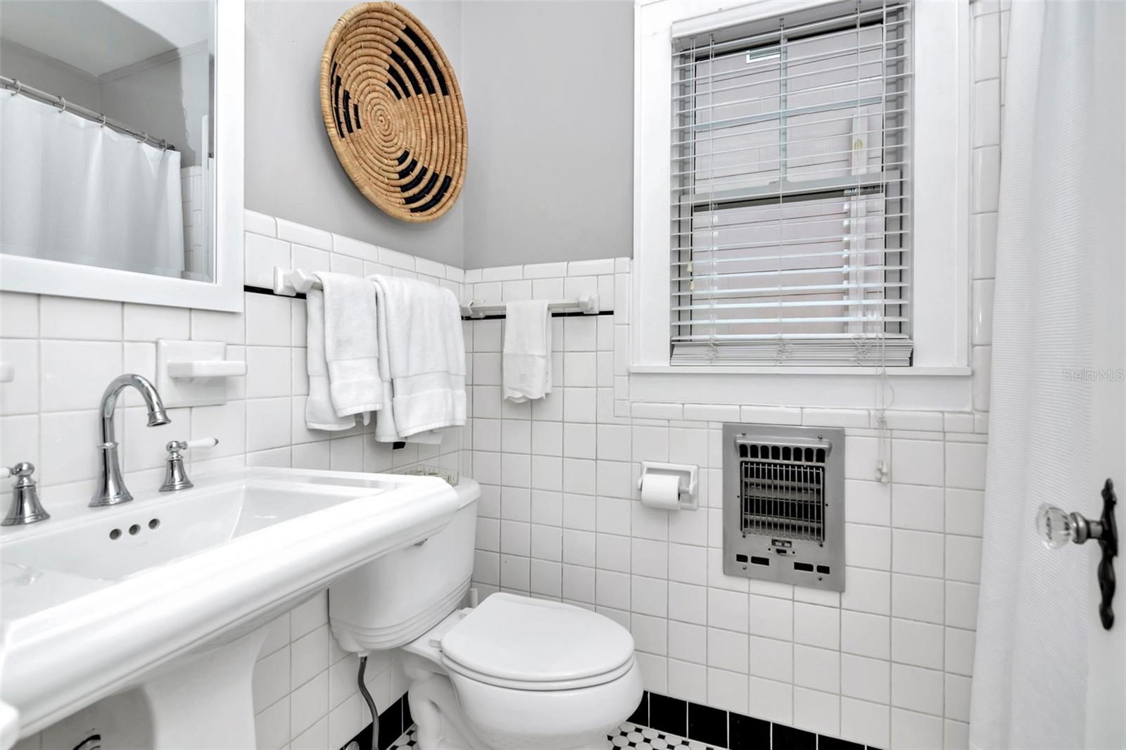 LAKEWOOD MANOR - Residential