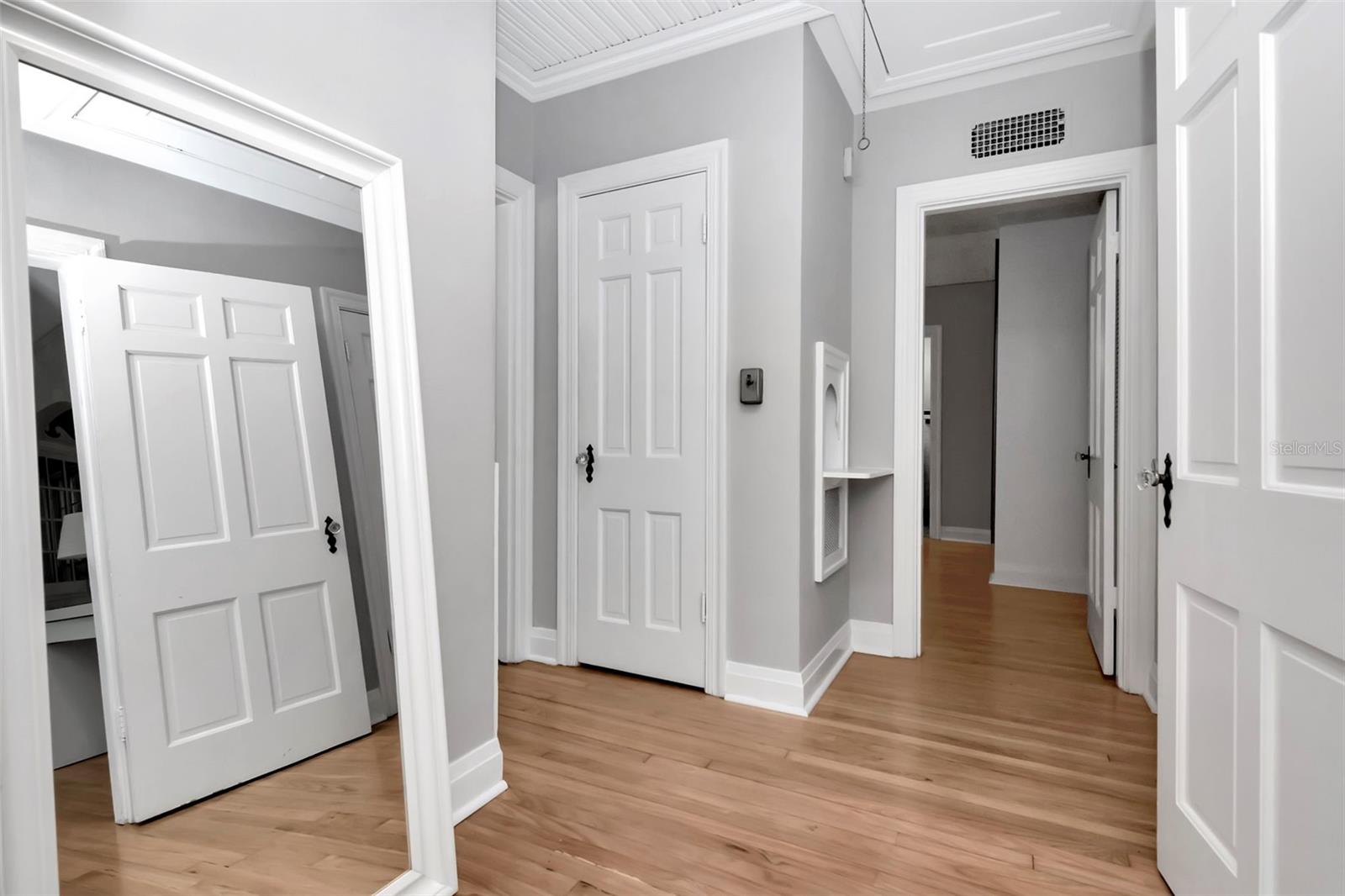 LAKEWOOD MANOR - Residential