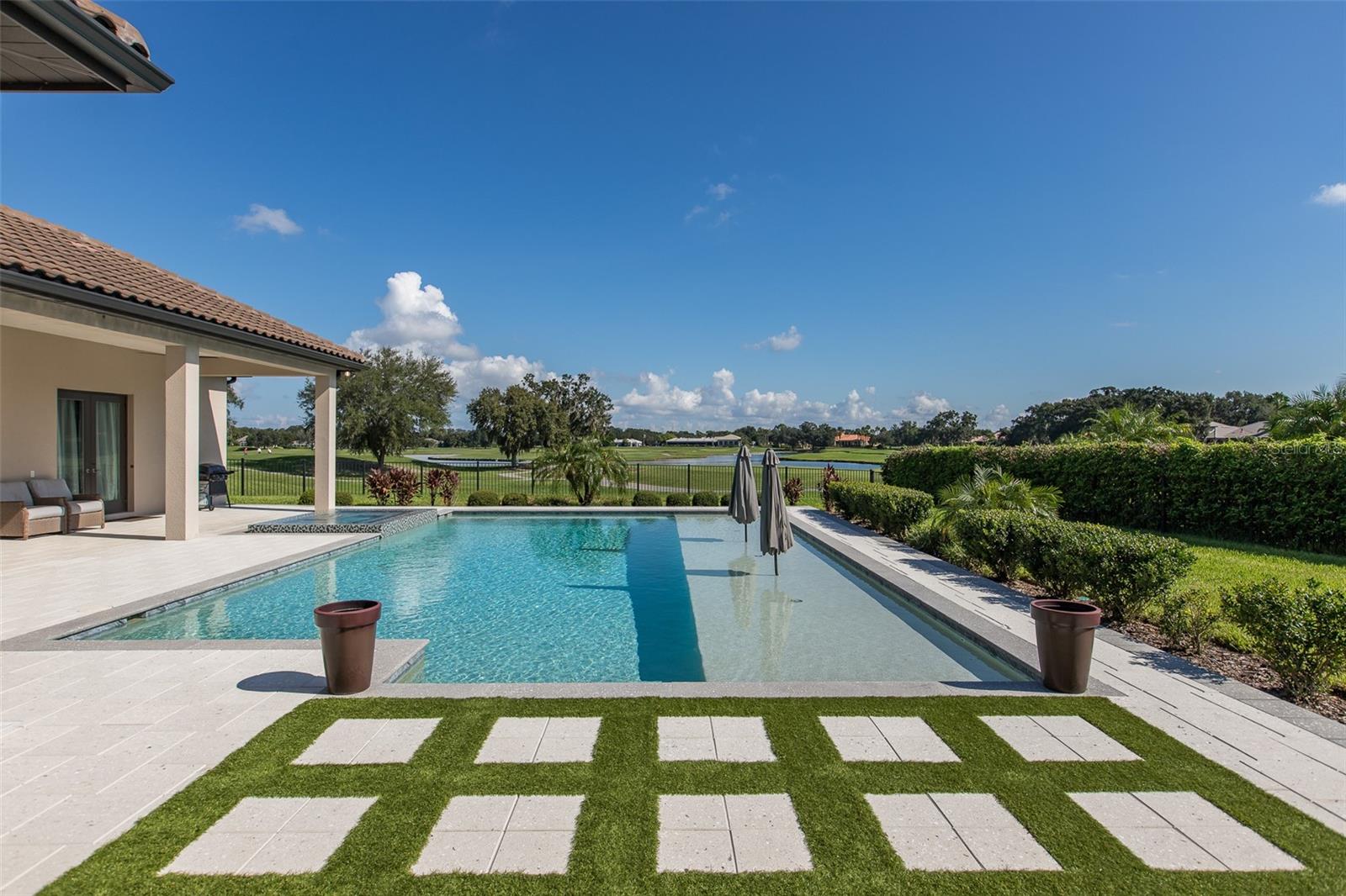 CHAMPIONS CLUB - Residential