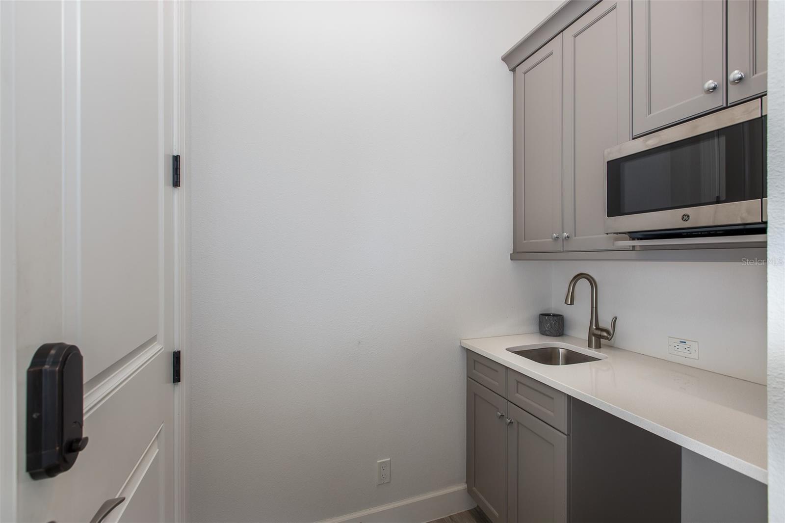 CHAMPIONS CLUB - Residential