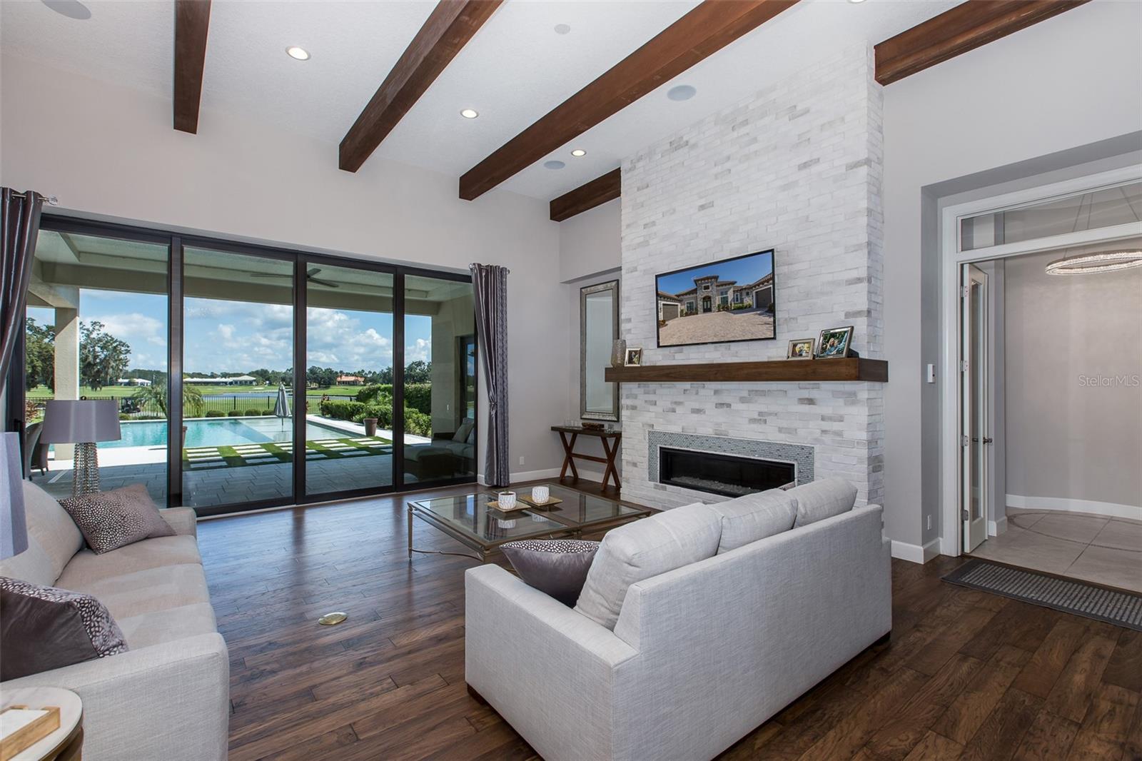 CHAMPIONS CLUB - Residential