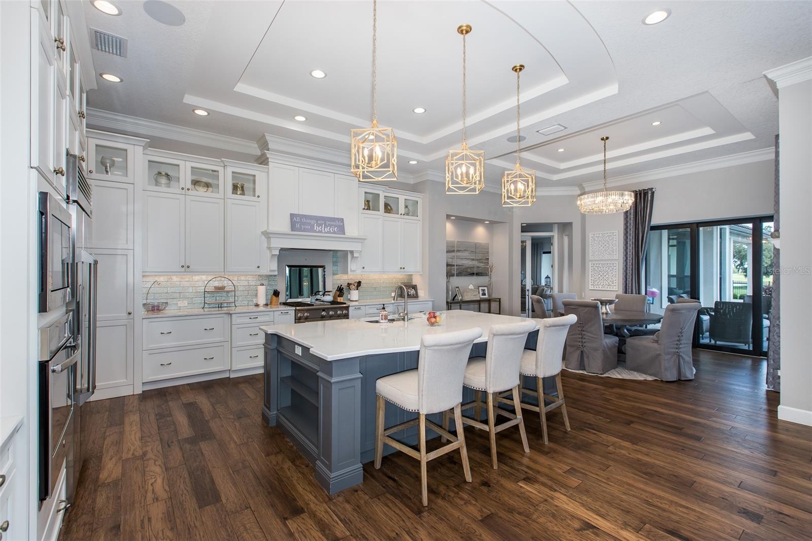 CHAMPIONS CLUB - Residential