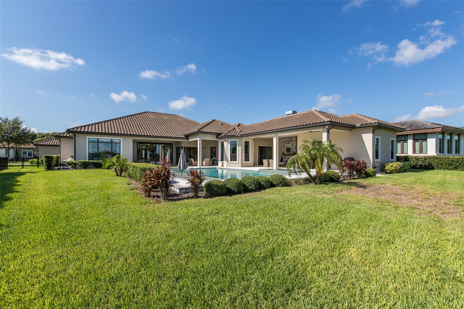 CHAMPIONS CLUB - Residential