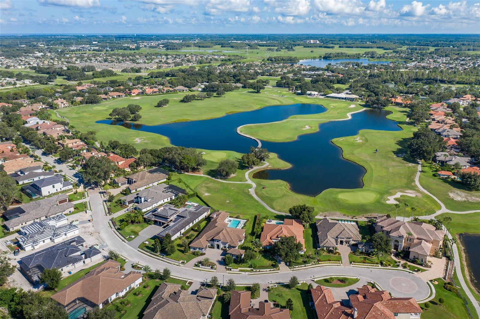 CHAMPIONS CLUB - Residential