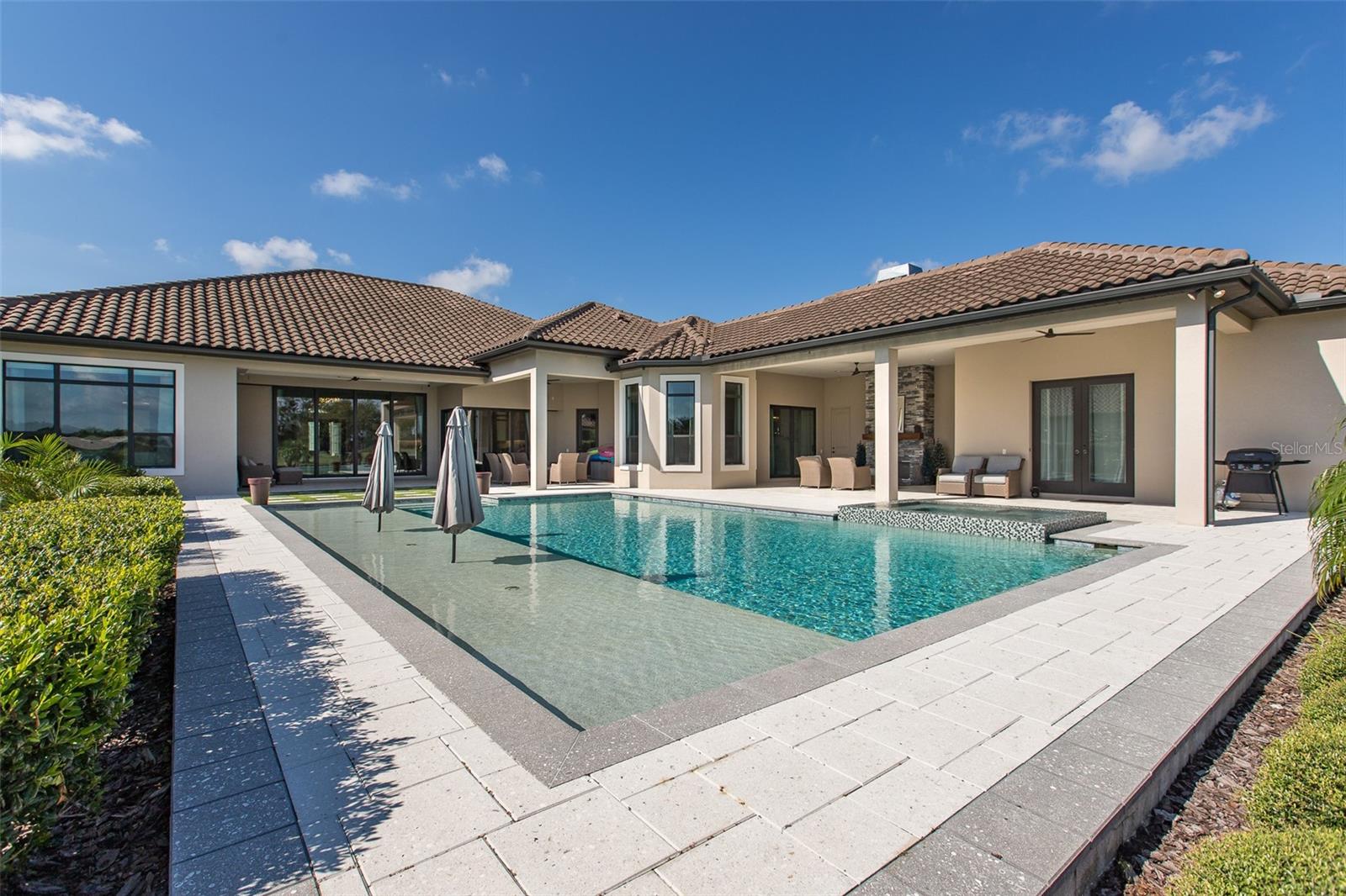 CHAMPIONS CLUB - Residential