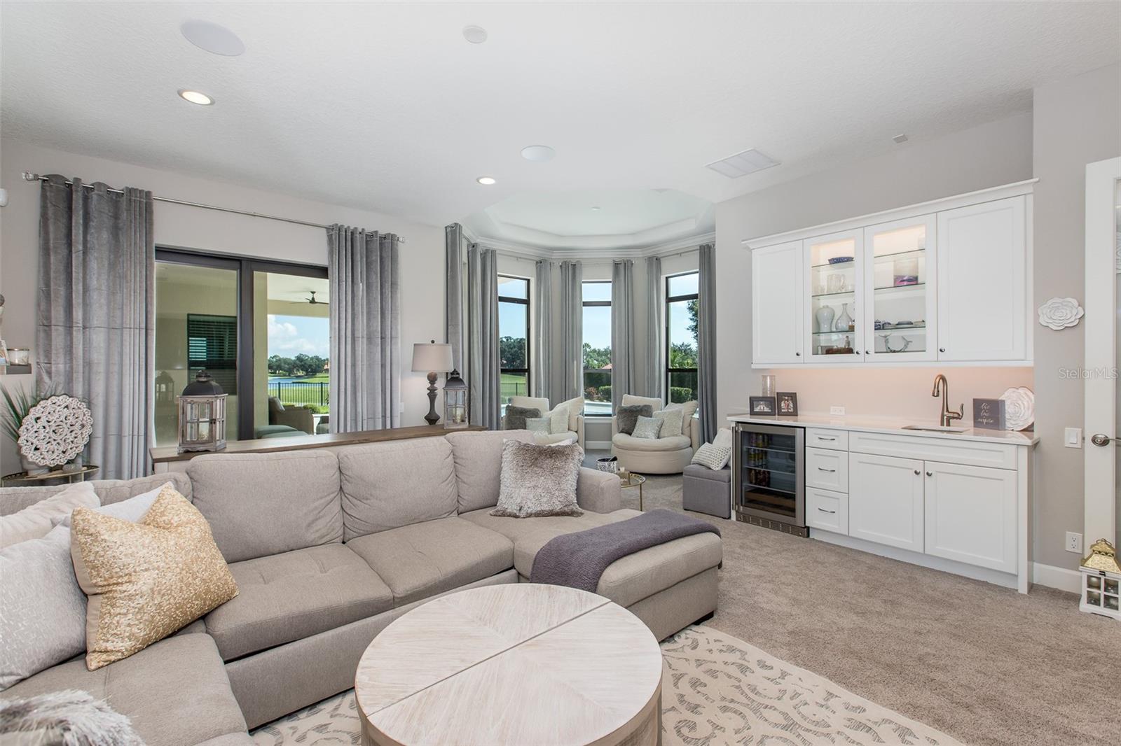 CHAMPIONS CLUB - Residential