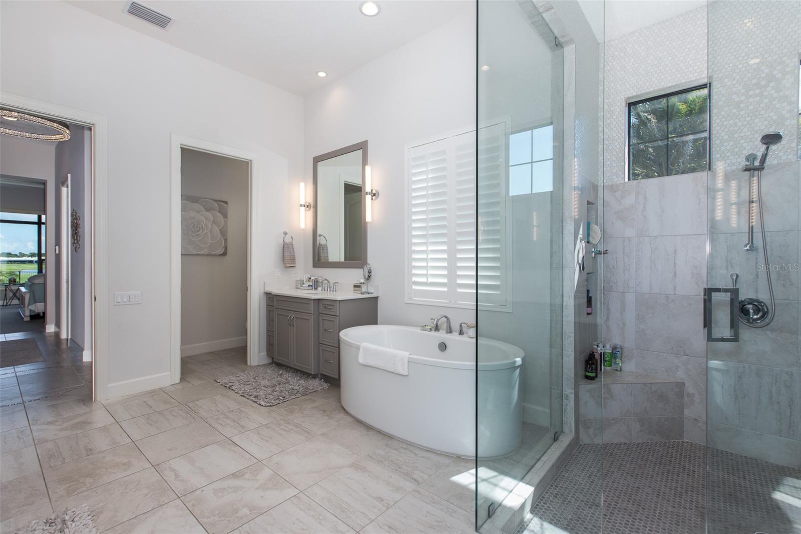 CHAMPIONS CLUB - Residential