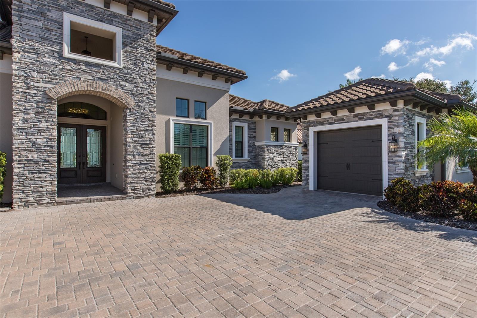 CHAMPIONS CLUB - Residential