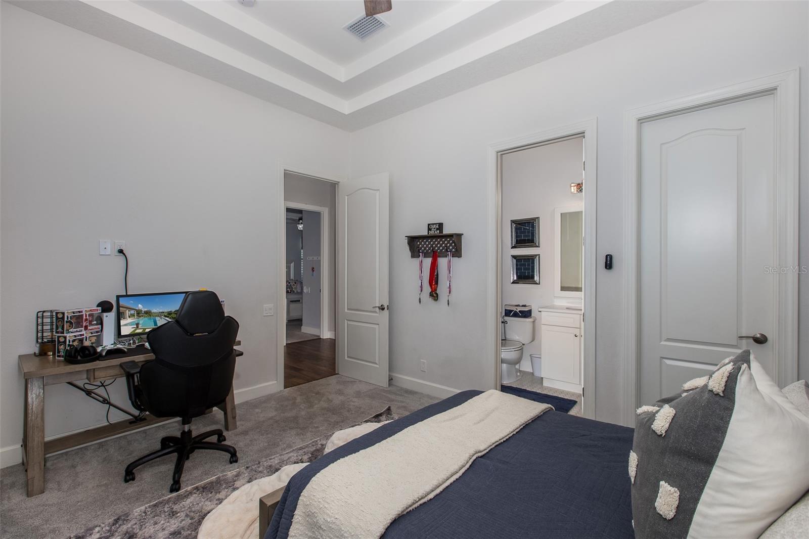 CHAMPIONS CLUB - Residential