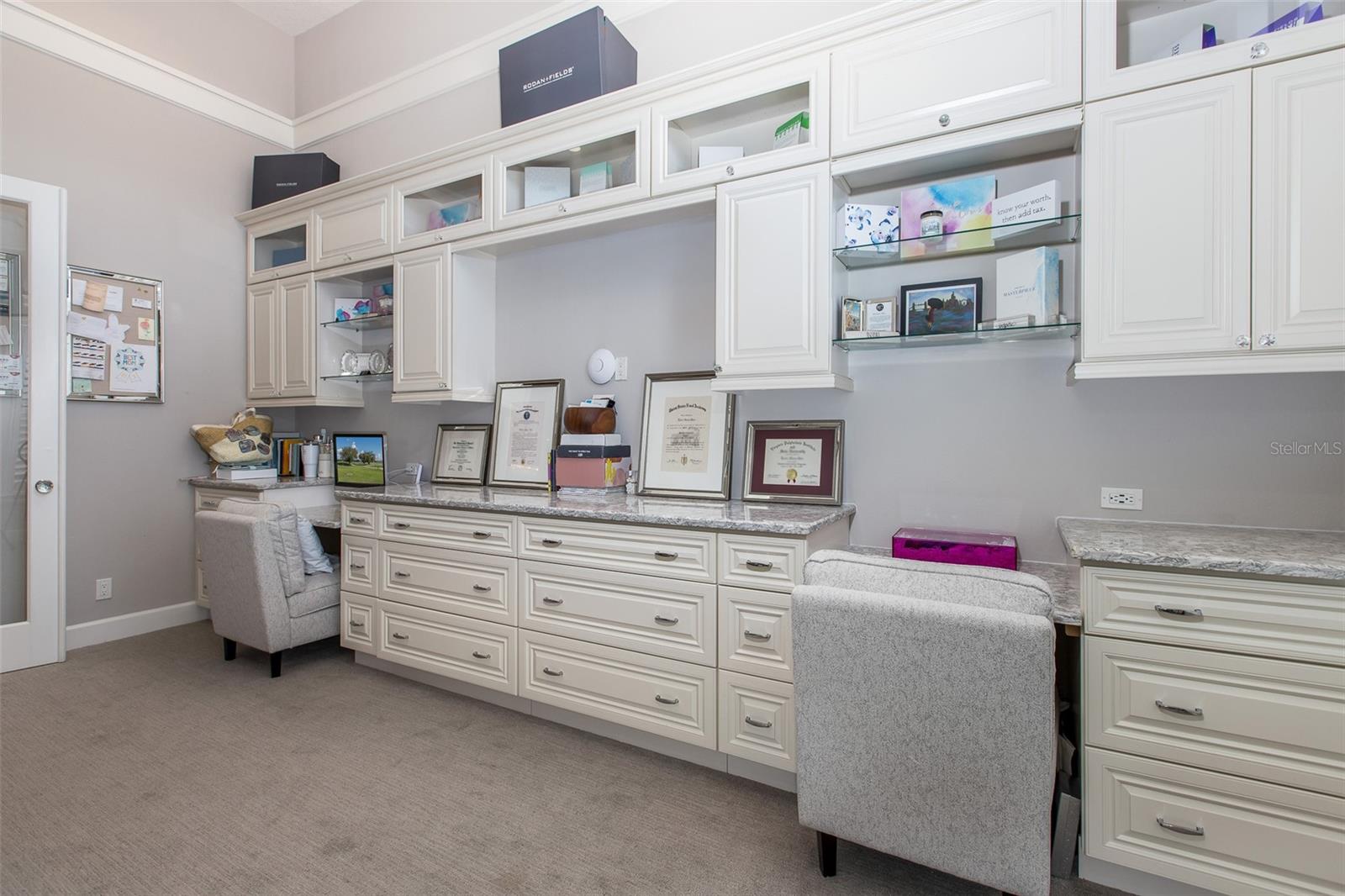 CHAMPIONS CLUB - Residential