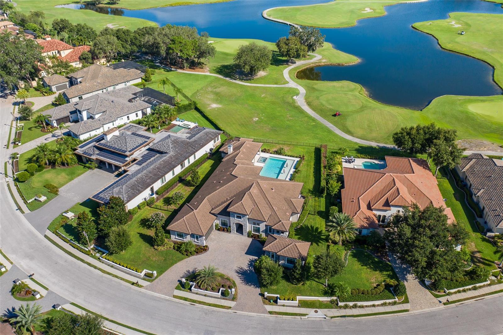 CHAMPIONS CLUB - Residential