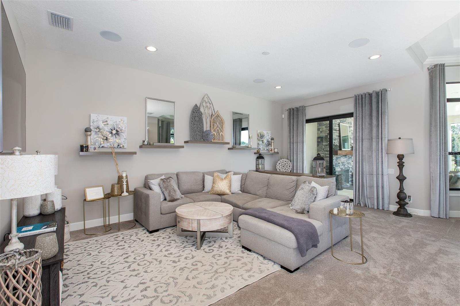 CHAMPIONS CLUB - Residential