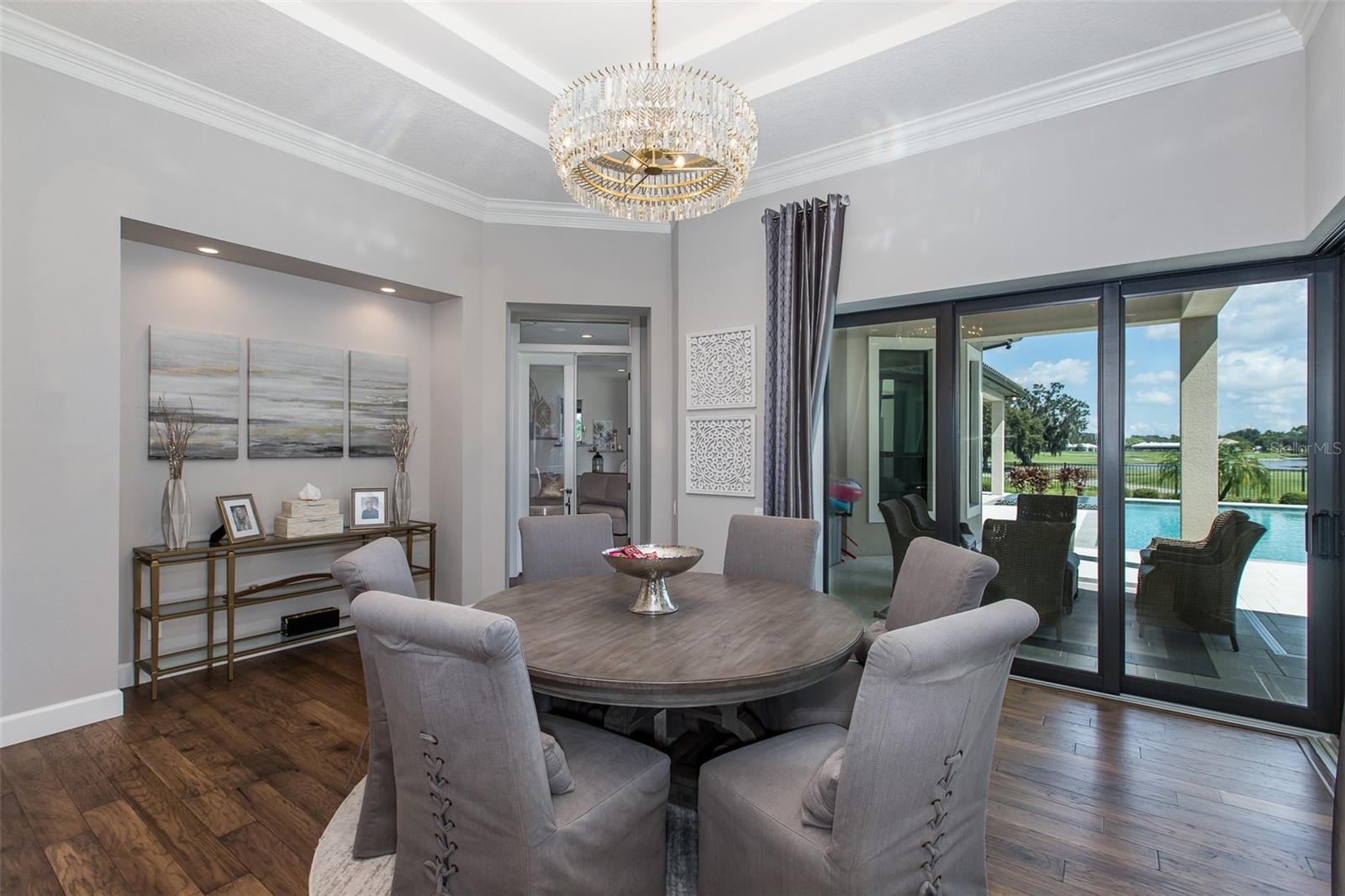 CHAMPIONS CLUB - Residential