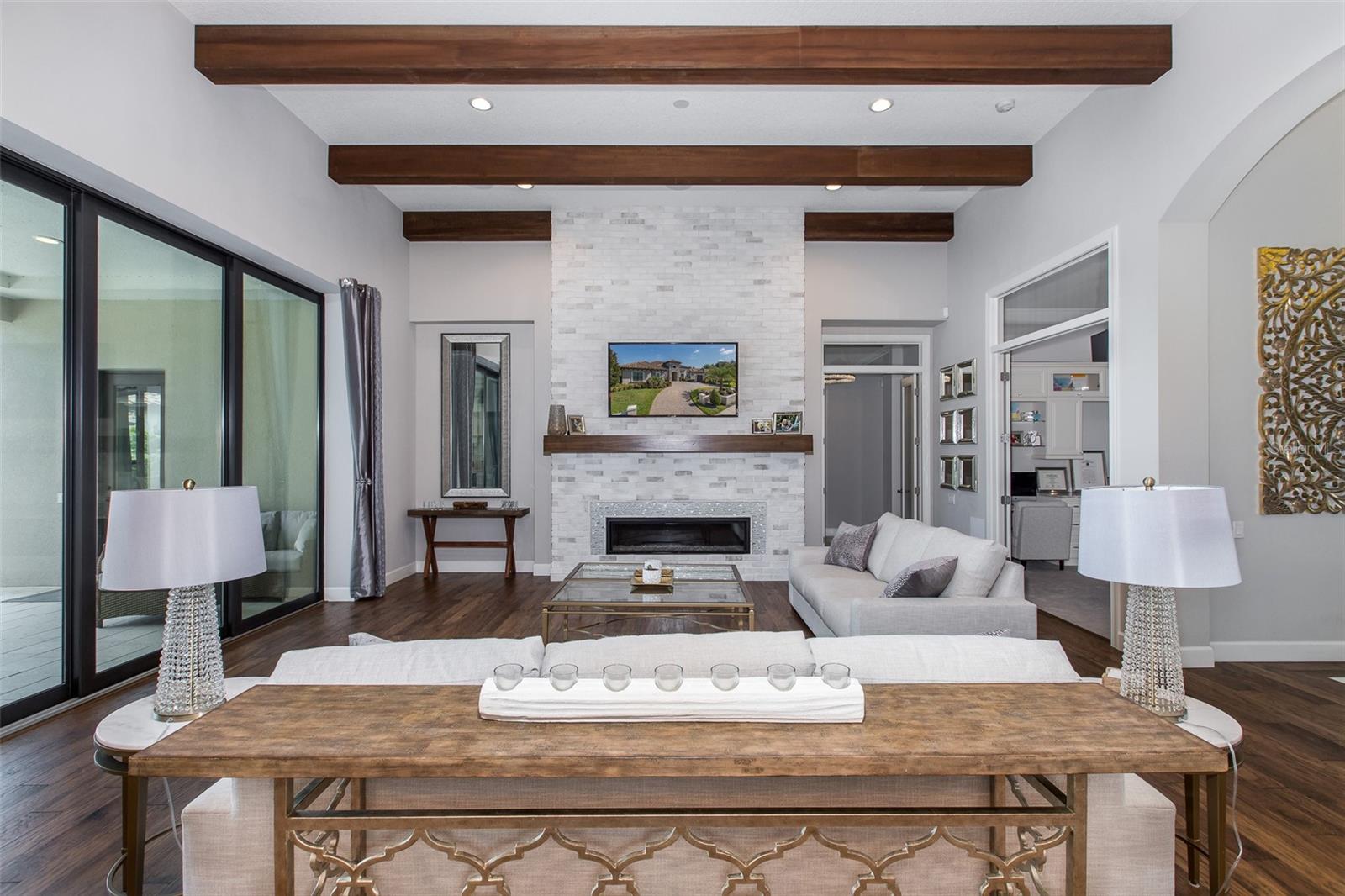 CHAMPIONS CLUB - Residential