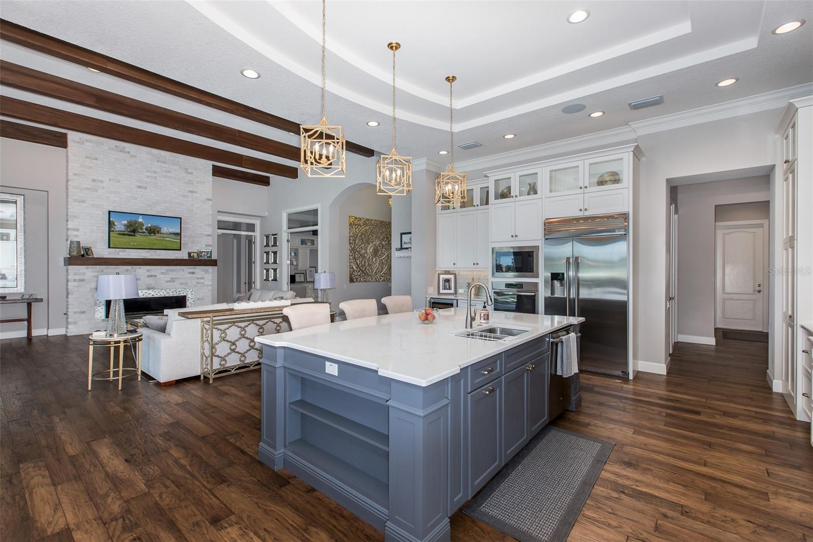 CHAMPIONS CLUB - Residential