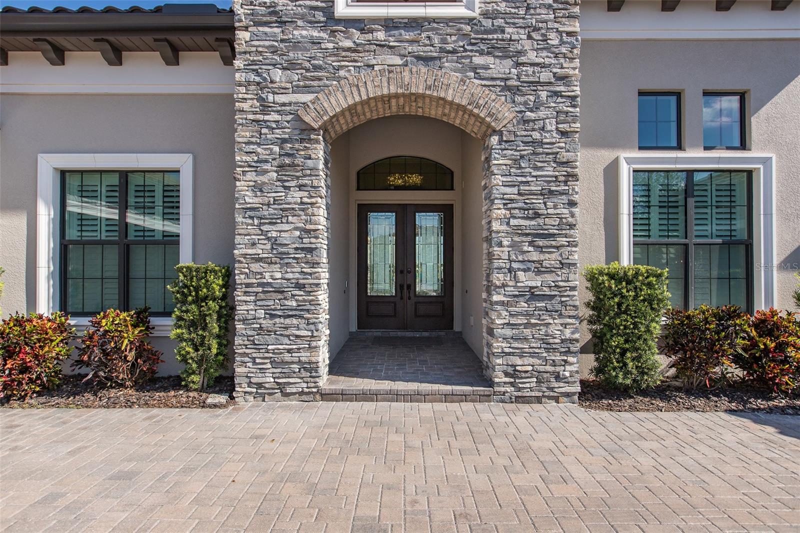 CHAMPIONS CLUB - Residential